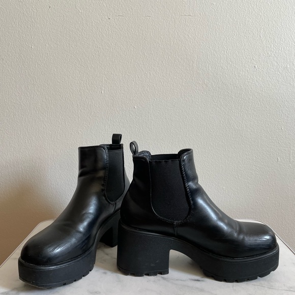Black Platform Chelsea Boots - Picture 4 of 4